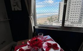 920 Vista Mar - Studio enfrente a Praia - WIFI - Restaurantes, Padaria e Mercadinho ao lado, Quiosques Bar com música ao vivo